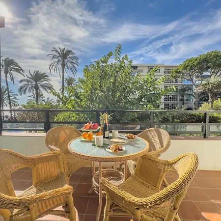 Skol 1a- 2 Bedrooms Sea Views Appartamento
